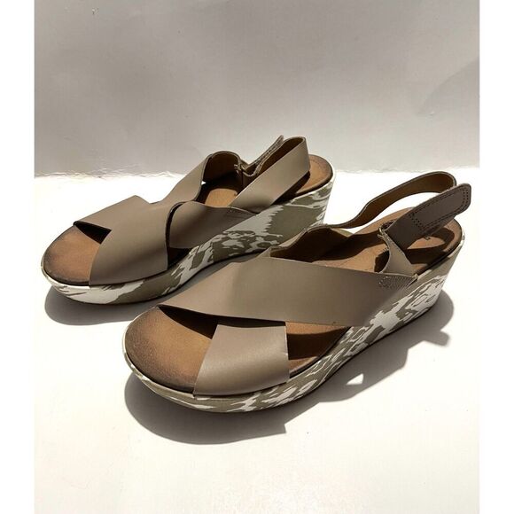 Clarks Collection Soft Cushion brown wedges Strappy women's 11 - Picture 1 of 7